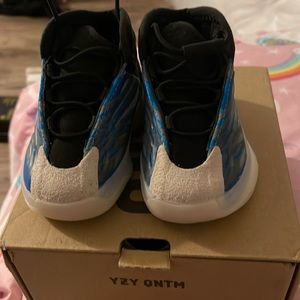 Blue cream black baby Yeezys size 4